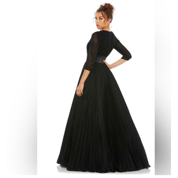 Mac Duggal SHIMMERING PLEATED A-LINE 3/4 SLEEVE GOWN NWT Size 10 - Picture 2 of 11